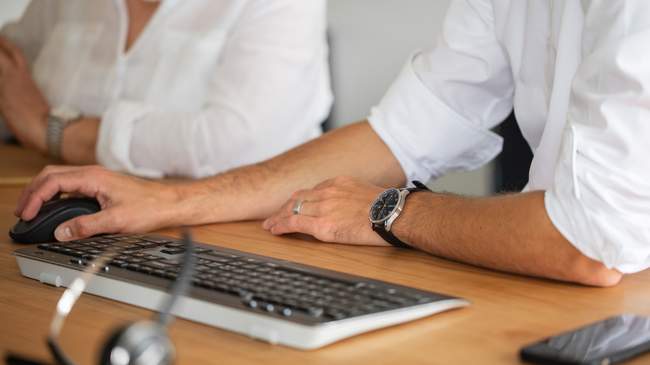 Homeoffice, Workation, Grenzgänger: Arbeiten im Ausland – so vermeiden Sie Stolperfallen